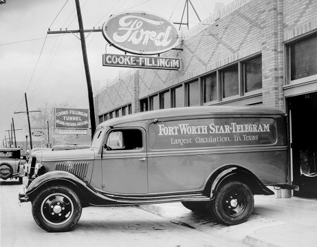 Fort Worth Star-Telegram truck outside of Bob Cooke Ford of Fort Worth, 1933