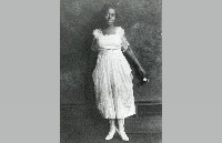 Ethel Lynch Edwards, circa 1915 (008-002-023)