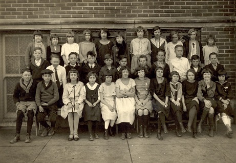 Carroll Peak Elementary School group photo 1924